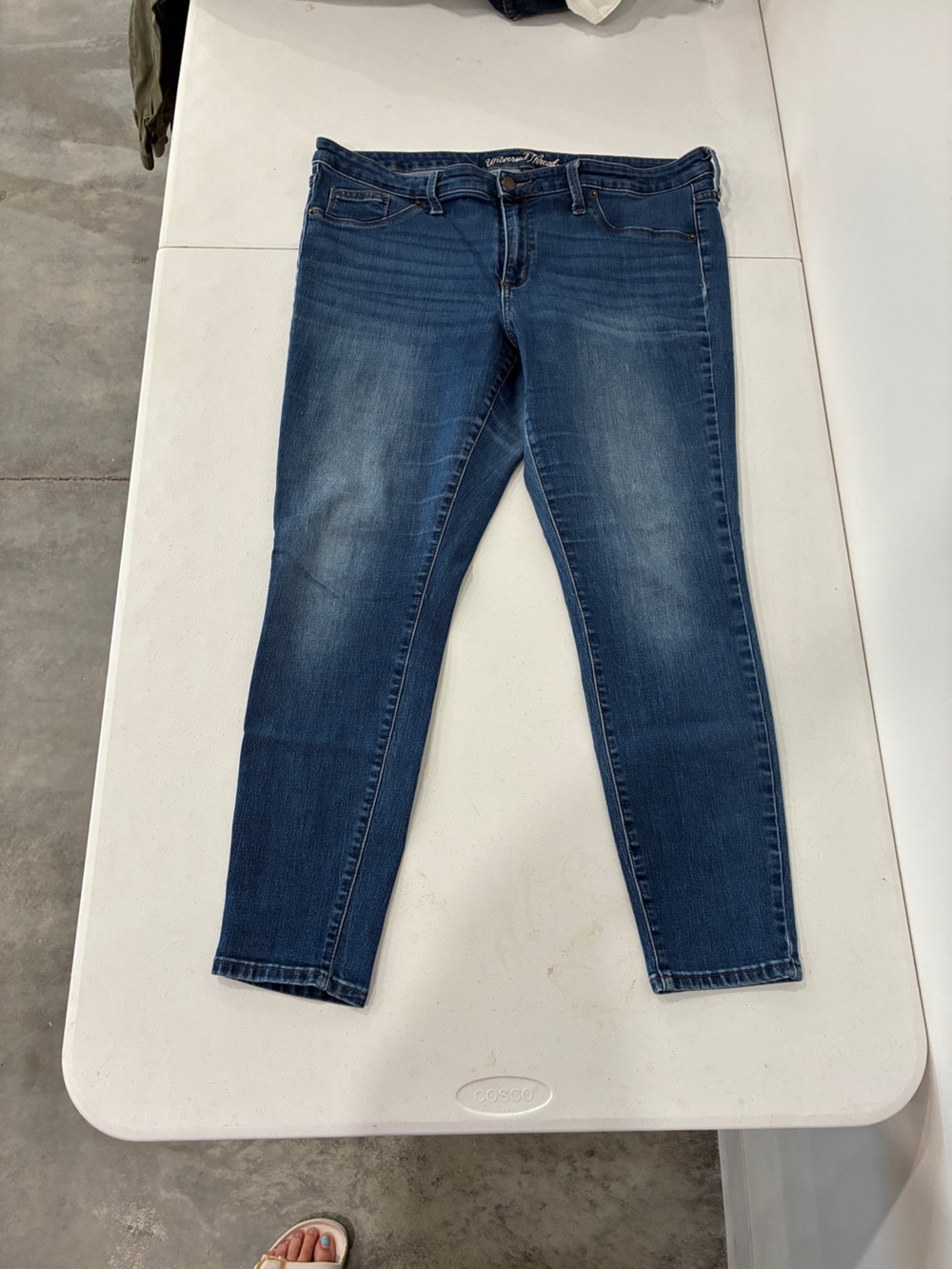 Universal Thread Womens Mid Rise Jeggings Size 16/33R Blue Medium Wash Stretch